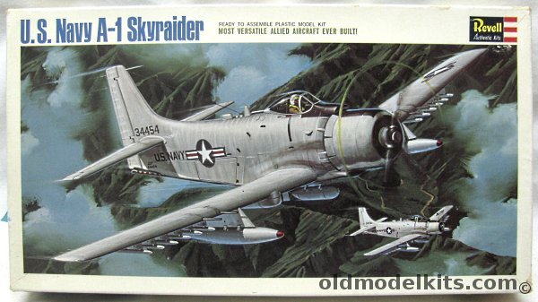 Revell 1/40 douglas AD-6 (A-1) Skyraider - US Navy or South Vietnamese Air Force, H261-300 plastic model kit